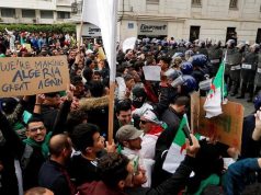 Algerians renew calls for regime change