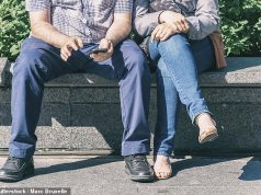 Sitting like a man is the best way to prevent knee and hip pain, orthopedic tells women